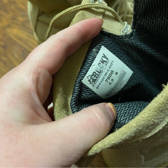 Work boots, size 5.5 in men’s and fits like a 7.5 in women’s - Picture 2 of 3